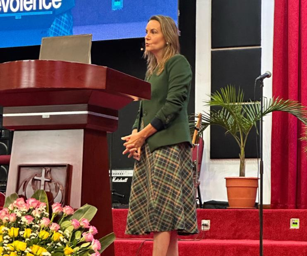 Liz Marvel speaks at a Kenyan church
