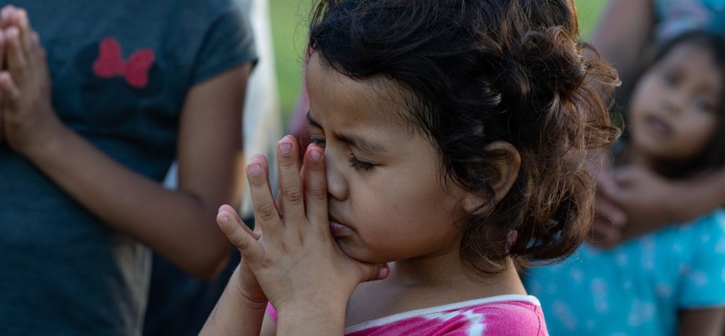 little girl praying